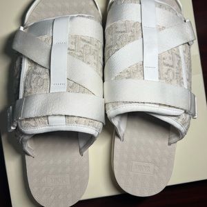 Dior slides